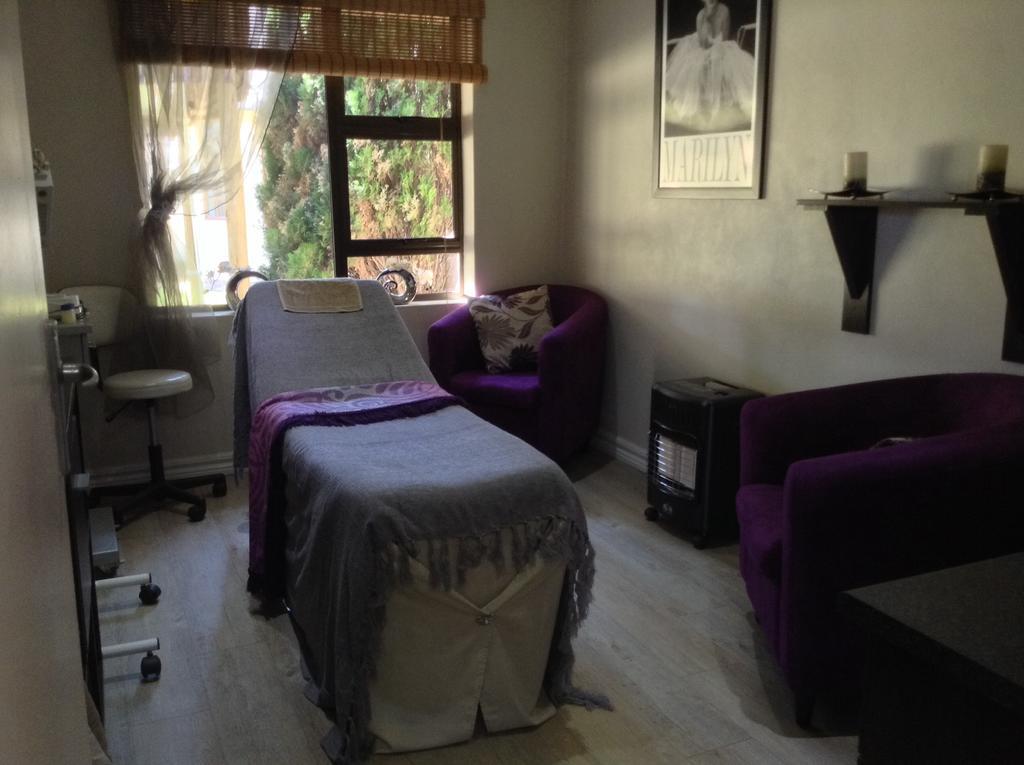 12 On Vaal Drive Guesthouse Vanderbijlpark Exterior foto