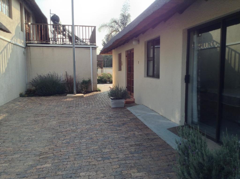 12 On Vaal Drive Guesthouse Vanderbijlpark Cameră foto
