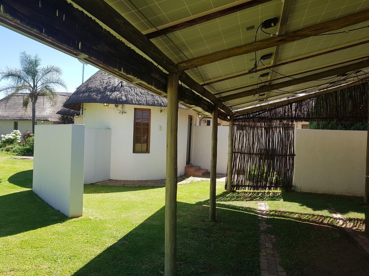 12 On Vaal Drive Guesthouse Vanderbijlpark Exterior foto