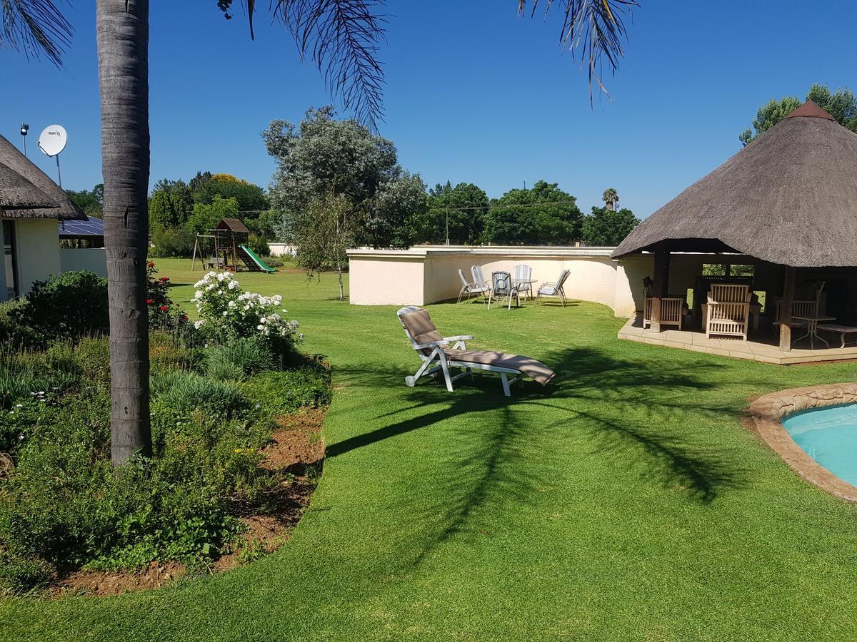 12 On Vaal Drive Guesthouse Vanderbijlpark Exterior foto