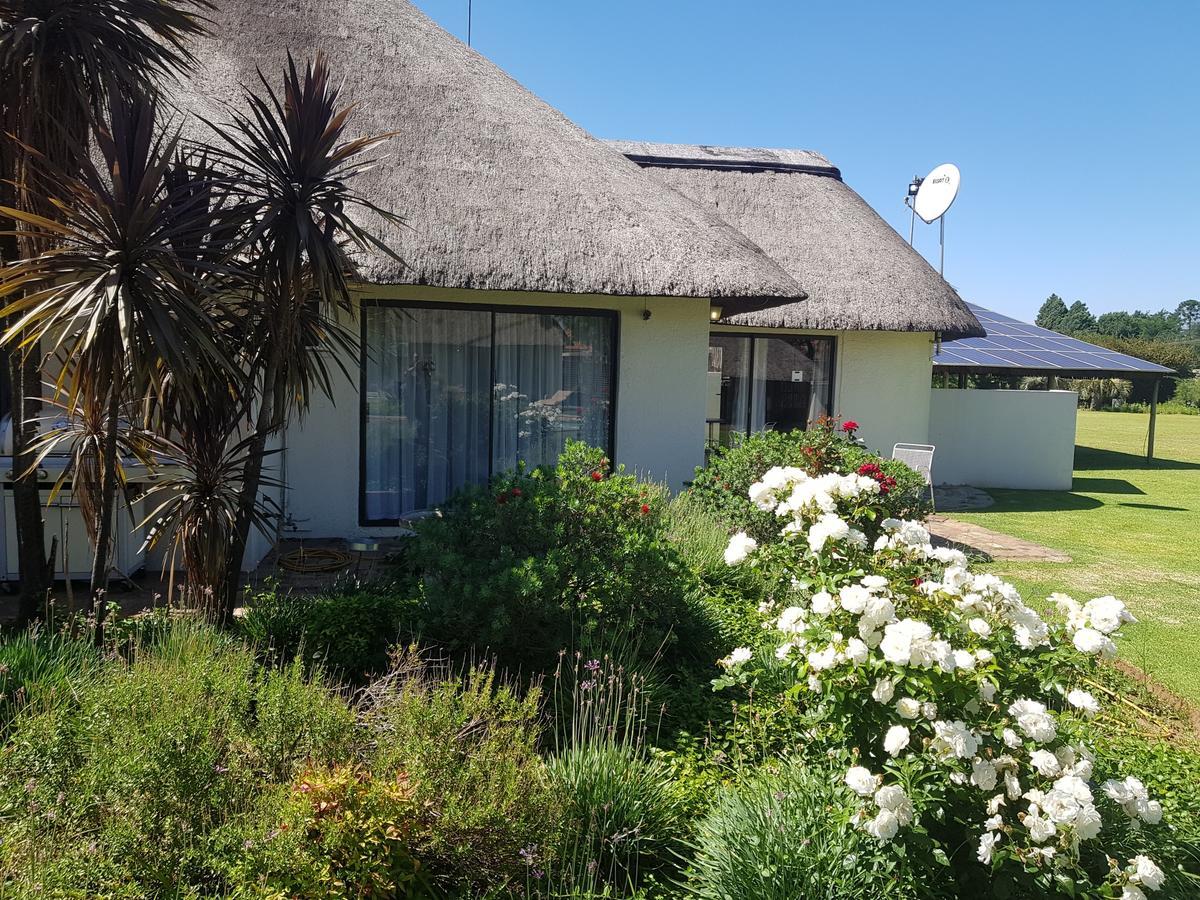 12 On Vaal Drive Guesthouse Vanderbijlpark Exterior foto